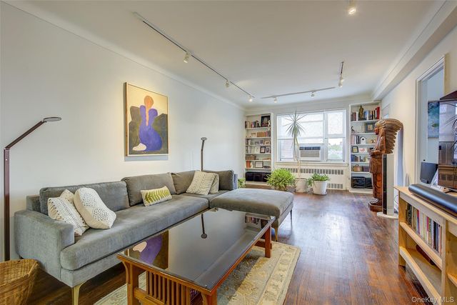 83-33 Austin Street 6C, Kew Gardens, NY 11415