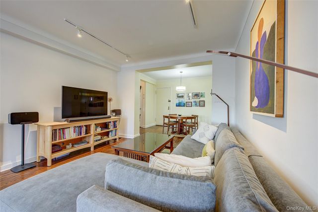 83-33 Austin Street 6C, Kew Gardens, NY 11415