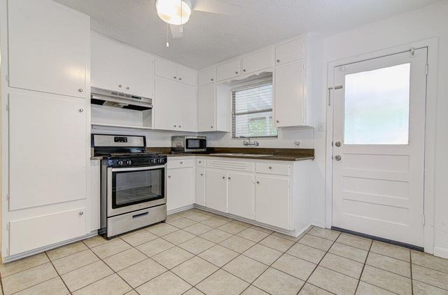 1711 Brentwood ST A, Austin, TX 78757