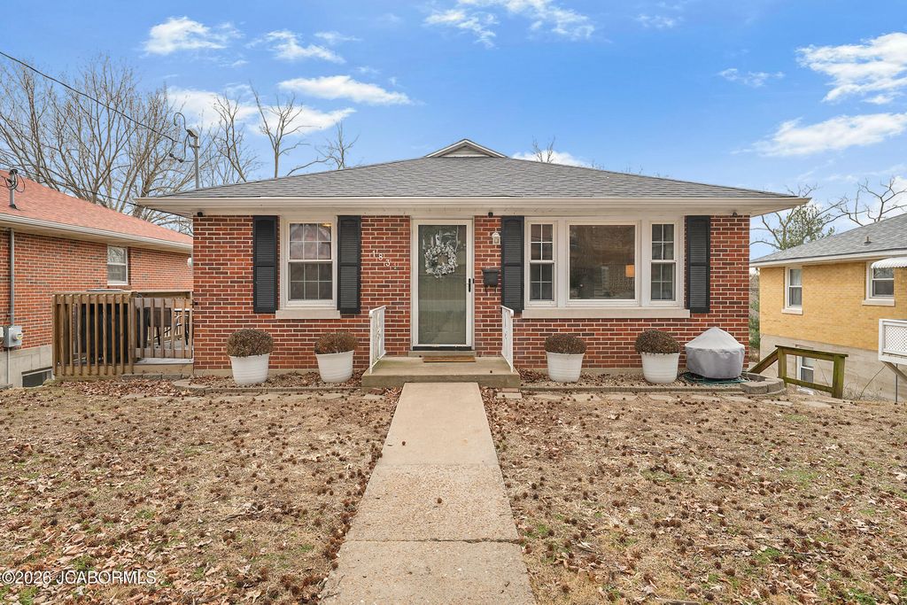 1831 W MCCARTY STREET, Jefferson City, MO 65109