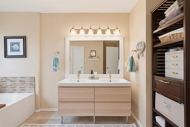 369 S Kates CV, Buda, TX 78610