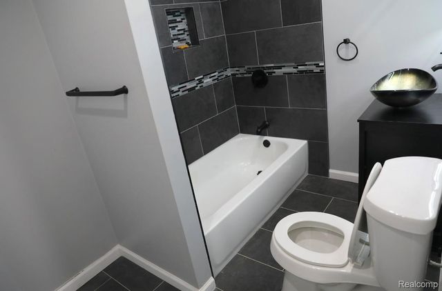 5012 Fischer Street, Detroit, MI 48213