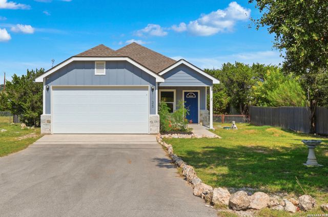 1135 Hedgestone, Canyon Lake, TX 78133