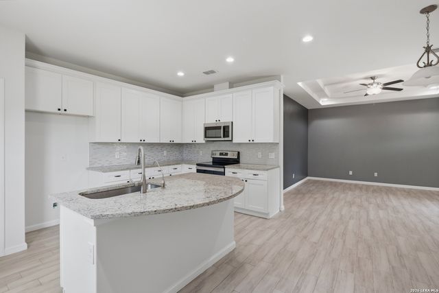 1135 Hedgestone, Canyon Lake, TX 78133
