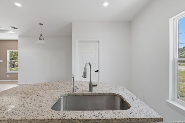 1135 Hedgestone, Canyon Lake, TX 78133