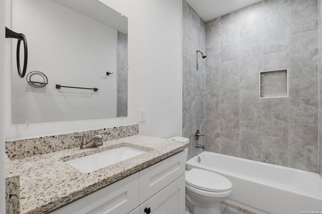 1135 Hedgestone, Canyon Lake, TX 78133