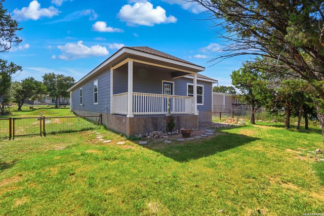 1135 Hedgestone, Canyon Lake, TX 78133