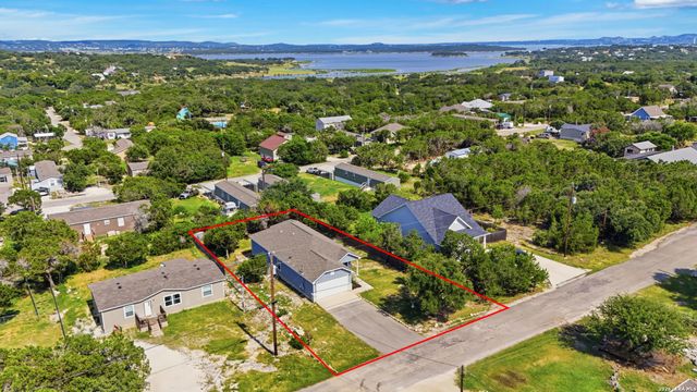 1135 Hedgestone, Canyon Lake, TX 78133