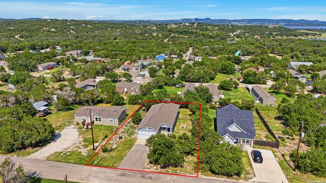 1135 Hedgestone, Canyon Lake, TX 78133