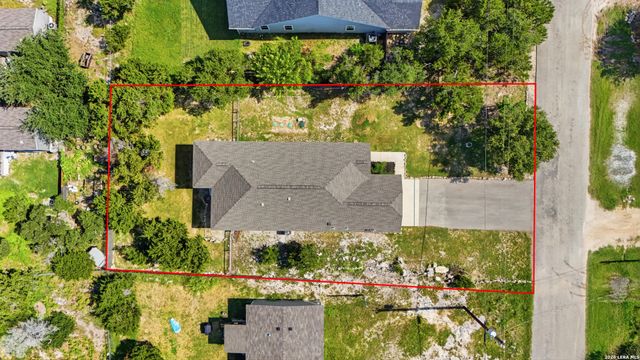 1135 Hedgestone, Canyon Lake, TX 78133