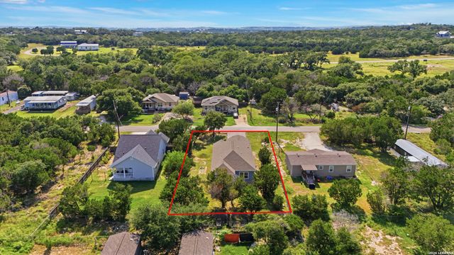 1135 Hedgestone, Canyon Lake, TX 78133