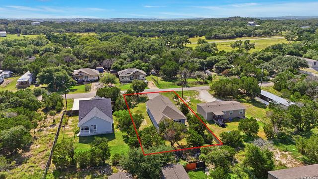 1135 Hedgestone, Canyon Lake, TX 78133