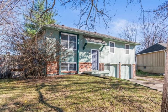 305 Concord Circle, Grain Valley, MO 64029