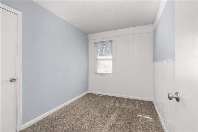 305 Concord Circle, Grain Valley, MO 64029