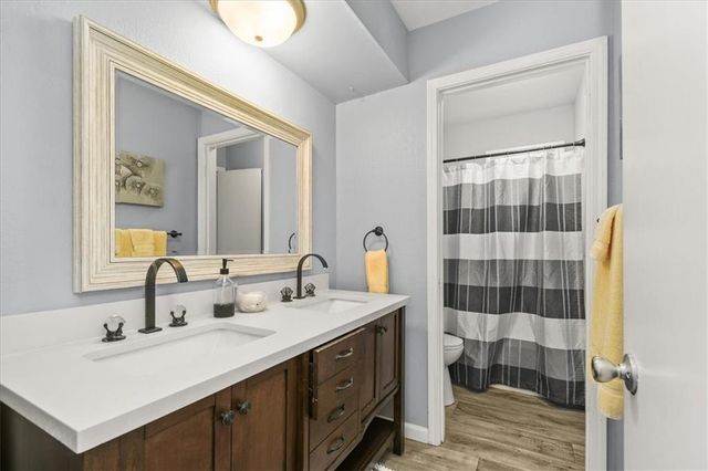 305 Concord Circle, Grain Valley, MO 64029