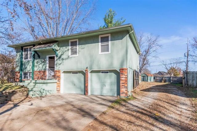 305 Concord Circle, Grain Valley, MO 64029