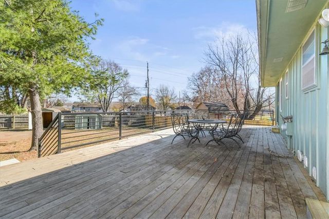 305 Concord Circle, Grain Valley, MO 64029