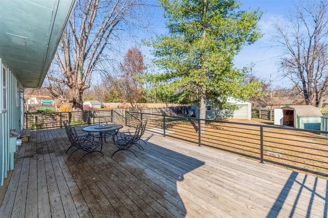 305 Concord Circle, Grain Valley, MO 64029