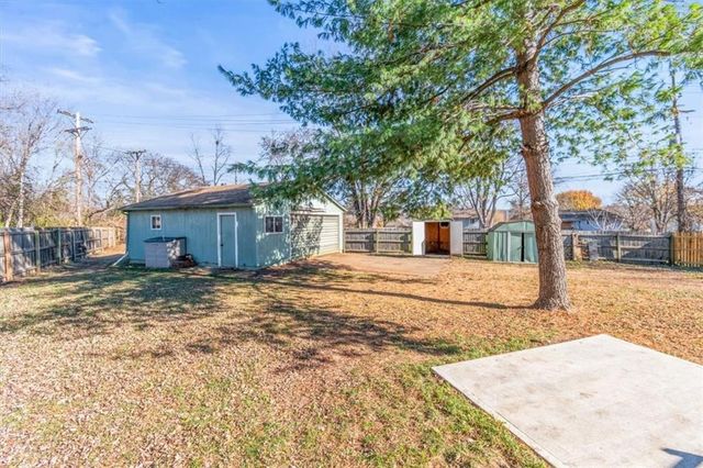 305 Concord Circle, Grain Valley, MO 64029