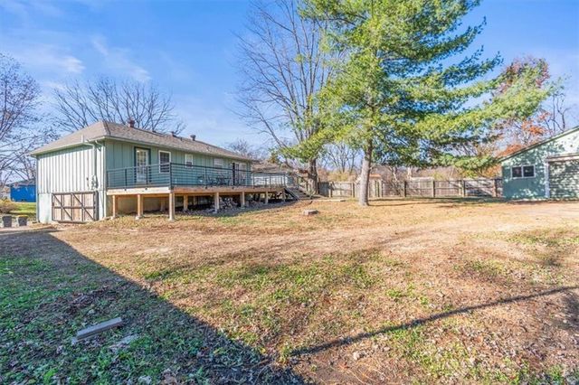 305 Concord Circle, Grain Valley, MO 64029