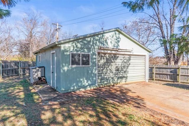 305 Concord Circle, Grain Valley, MO 64029