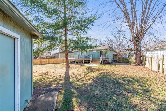 305 Concord Circle, Grain Valley, MO 64029