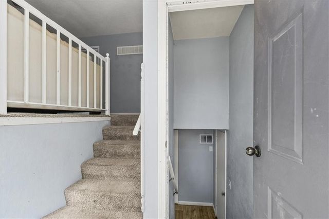 305 Concord Circle, Grain Valley, MO 64029