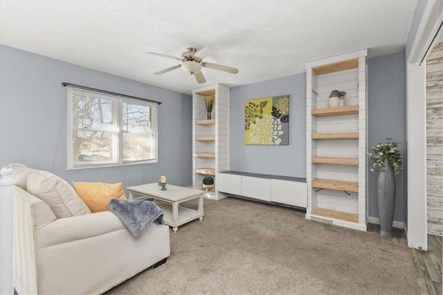 305 Concord Circle, Grain Valley, MO 64029