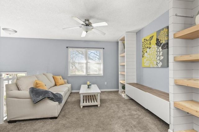 305 Concord Circle, Grain Valley, MO 64029