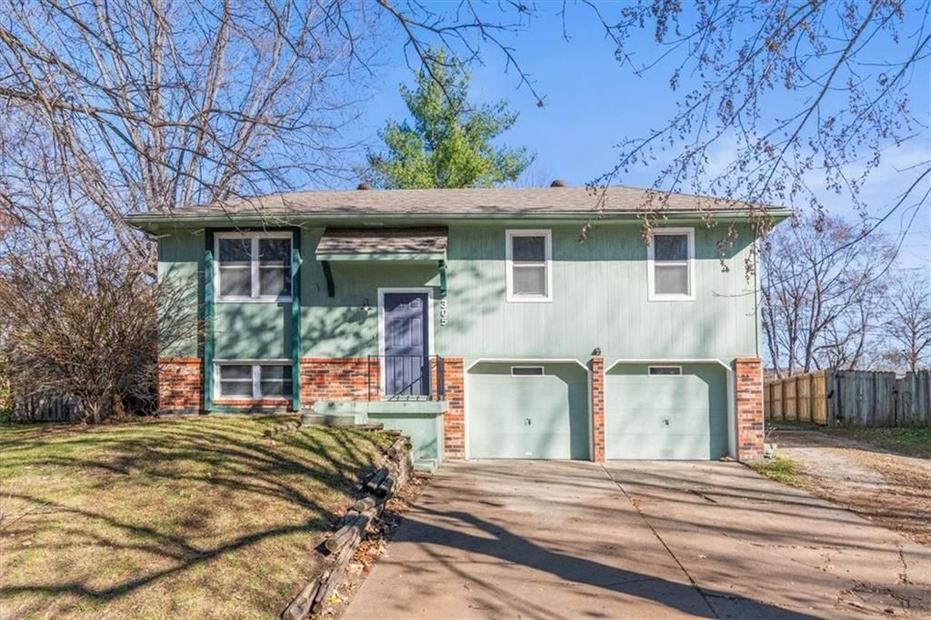 305 Concord Circle, Grain Valley, MO 64029