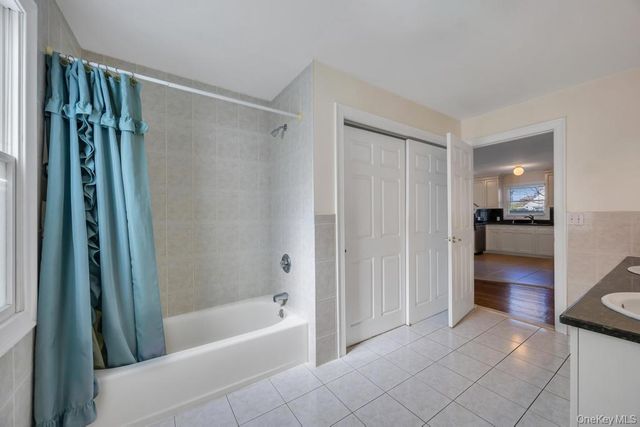 64 Cottage Place, Mineola, NY 11501