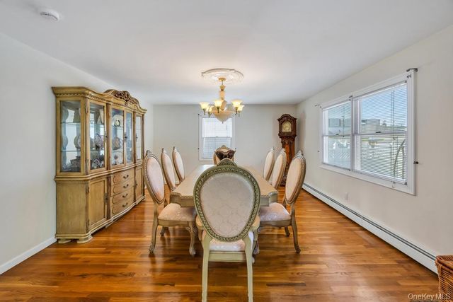 64 Cottage Place, Mineola, NY 11501