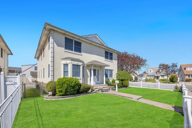 64 Cottage Place, Mineola, NY 11501