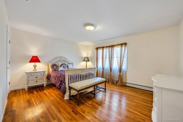 64 Cottage Place, Mineola, NY 11501