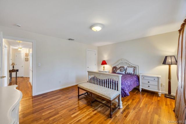 64 Cottage Place, Mineola, NY 11501