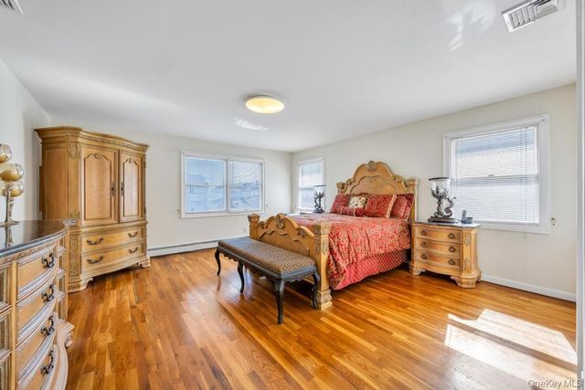 64 Cottage Place, Mineola, NY 11501