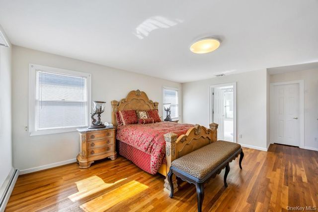 64 Cottage Place, Mineola, NY 11501