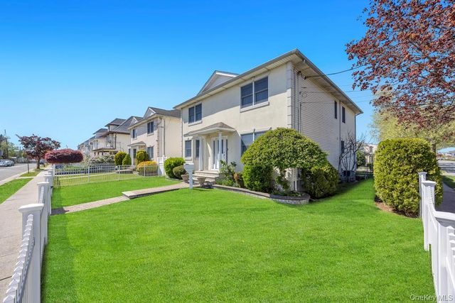 64 Cottage Place, Mineola, NY 11501