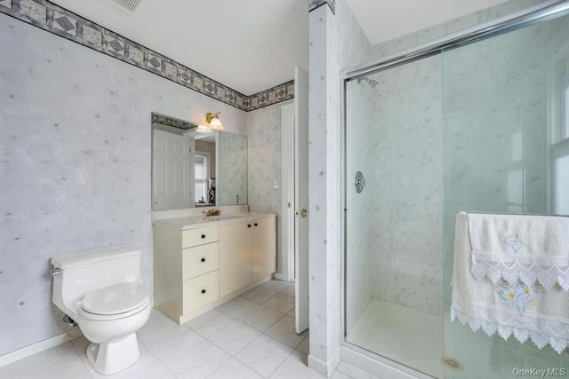 64 Cottage Place, Mineola, NY 11501