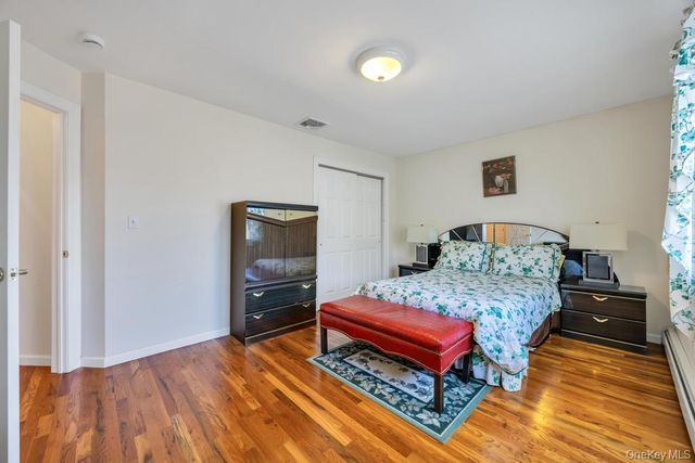 64 Cottage Place, Mineola, NY 11501