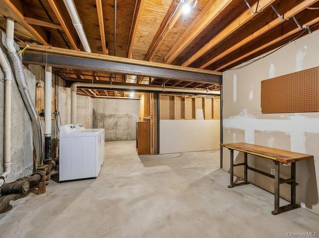 64 Cottage Place, Mineola, NY 11501