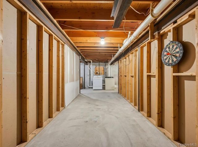 64 Cottage Place, Mineola, NY 11501