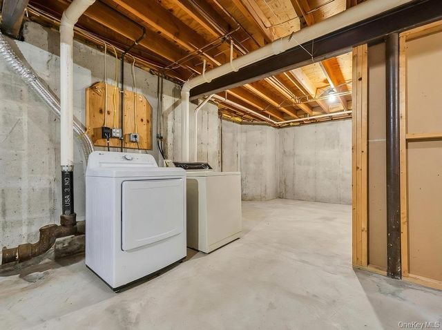 64 Cottage Place, Mineola, NY 11501