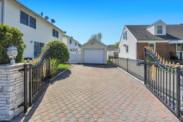 64 Cottage Place, Mineola, NY 11501