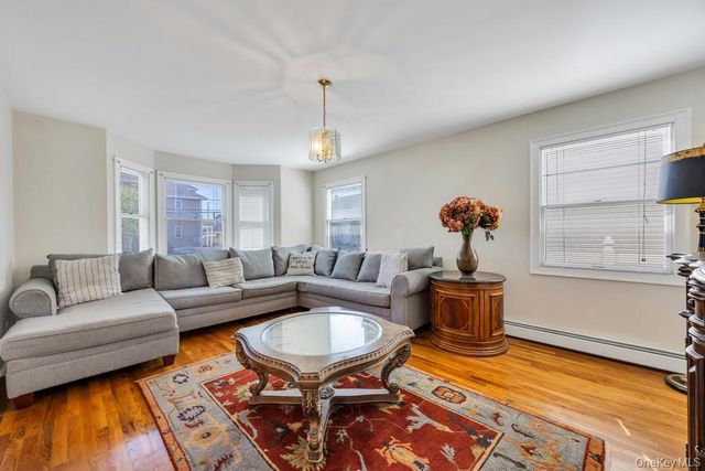 64 Cottage Place, Mineola, NY 11501