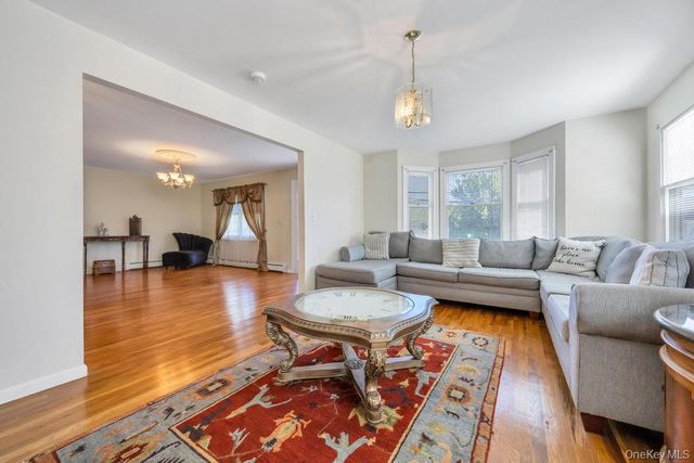 64 Cottage Place, Mineola, NY 11501