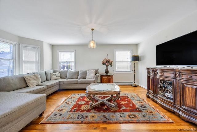 64 Cottage Place, Mineola, NY 11501