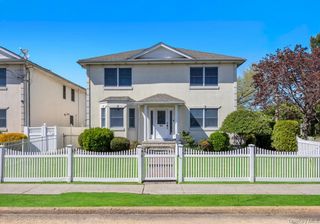 64 Cottage Place, Mineola, NY 11501