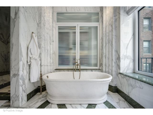 65 E Goethe Street 4E, Chicago, IL 60610