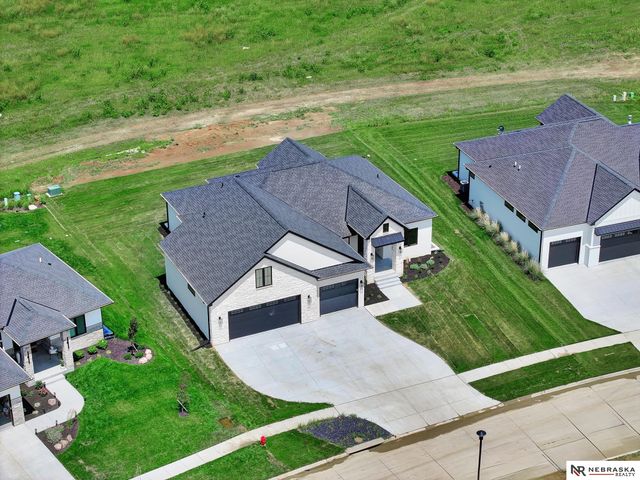 3600 Tree Line Drive, Lincoln, NE 68516